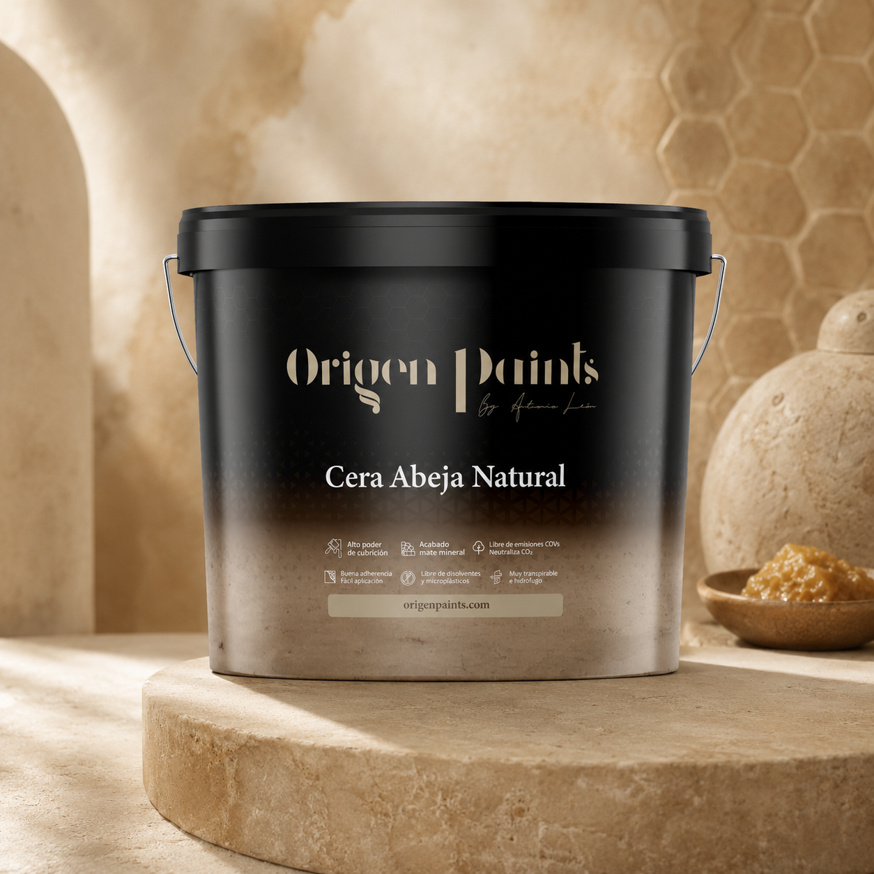 Bucket of Origen Paints Cera Abeja Natural on a stone surface with honeycomb and honey in the background.